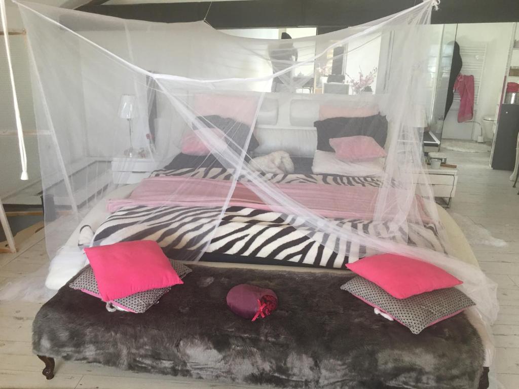 Chateauneuf du Pape - Chez Marie-suite loft parentale - Idéale pour 2 adultes - 2 enfants - vue panoramique - terrasse - Jacuzzi en option - Tweepersoonskamer Met Terras