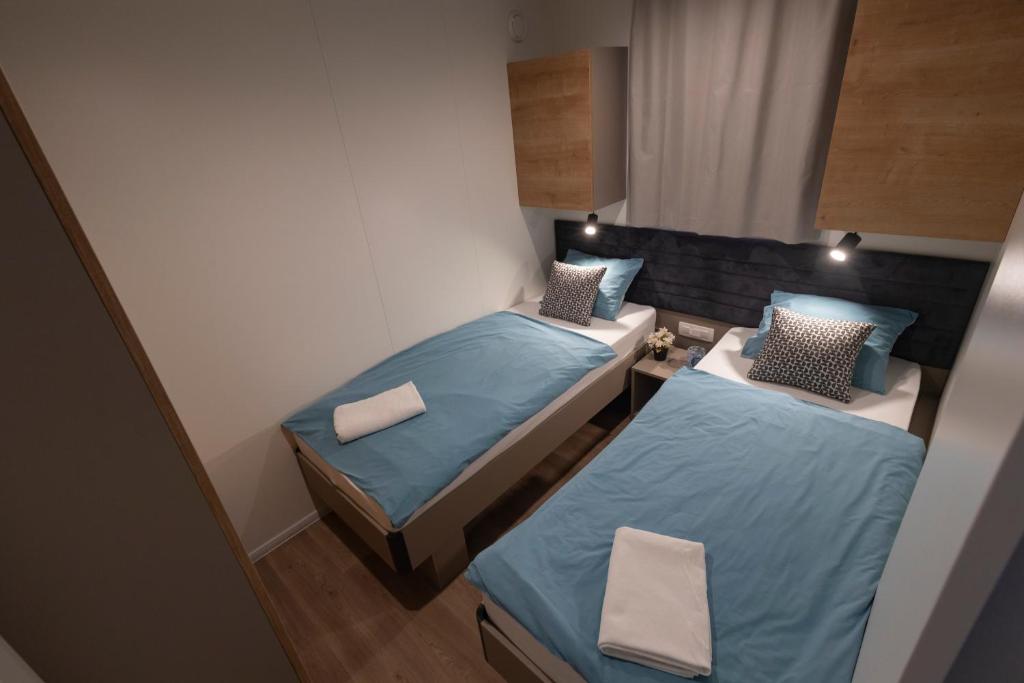 Postel nebo postele na pokoji v ubytování Adriakamp Mobilehome - Camp Soline