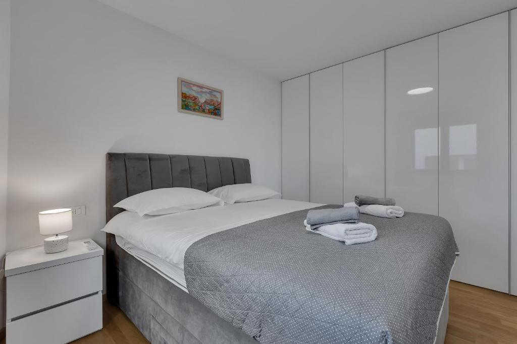 Posteľ alebo postele v izbe v ubytovaní Apartment Sky Makarska