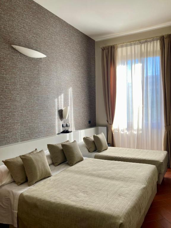 Łóżko lub łóżka w pokoju w obiekcie Hotel Caravaggio