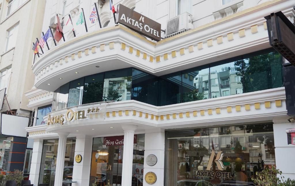 a store front of a building on a city street at Aktas Hotel in Mersin