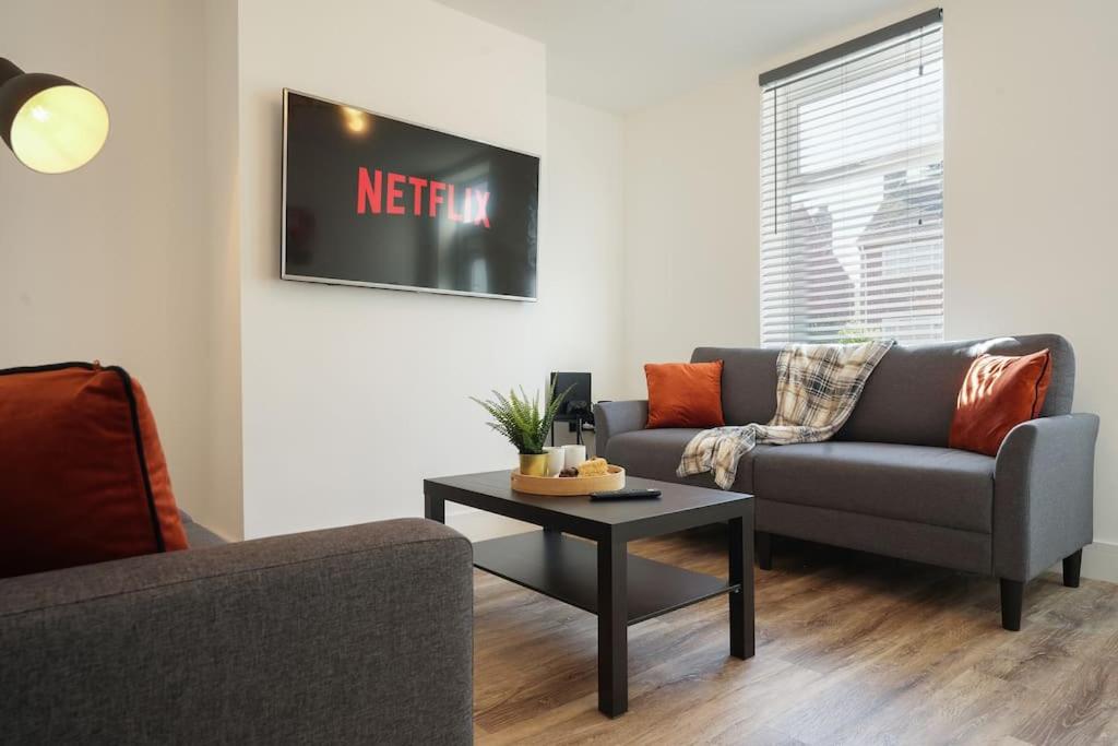 a living room with a couch and a table at 3 Bed Home form Home, Sleeps 7, Ideal for Workers & Groups, FREE Parking, PlayStation4, Netflix in Beighton