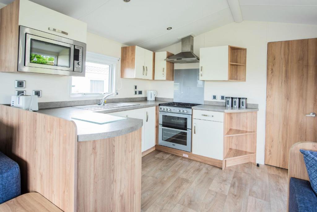 Trelawne Manor Holiday Park - Caravana