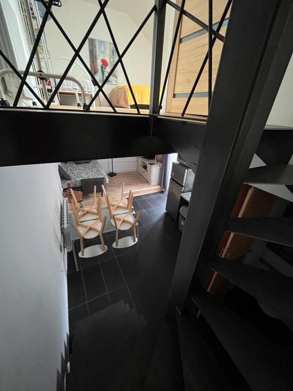 Posezení v ubytování Gîte maisonnette- Et à côté coule une rivière