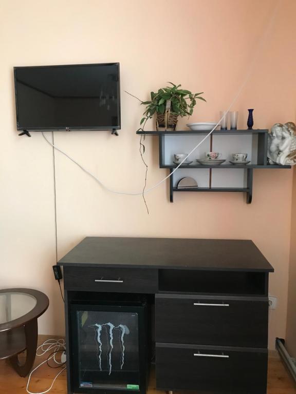 TV a/nebo společenská místnost v ubytování Guest House in Drachino