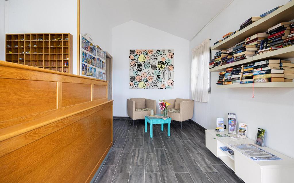 a room with a table and chairs in a room at Smartr Maspalomas Corinto in Playa del Ingles