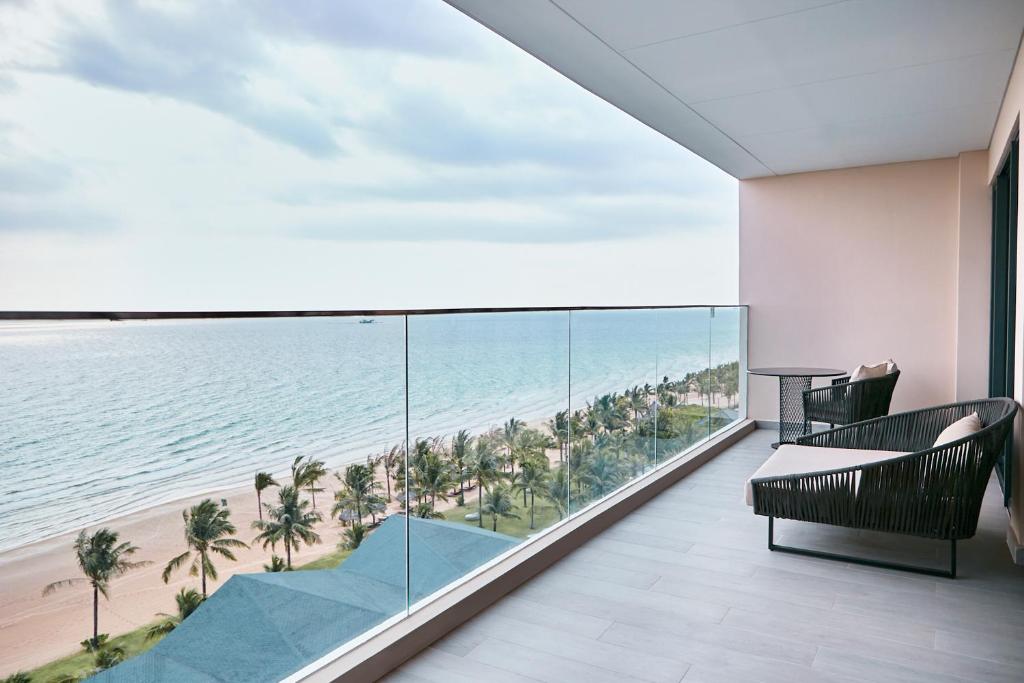 Oceanfront Premium King Room