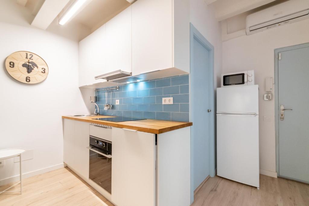 Köök või kööginurk majutusasutuses Amazing flat in Barceloneta with private terrace 2-2