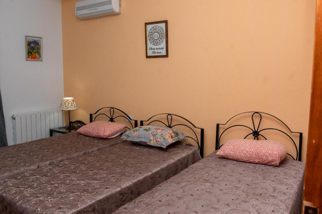 Postel nebo postele na pokoji v ubytování DESiGN UNQUE appartement