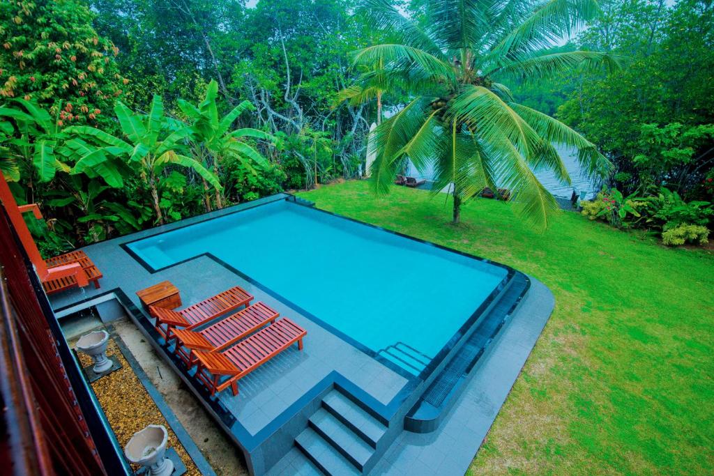 Bazén v ubytování Lagoon Bentota Resort nebo v jeho okolí
