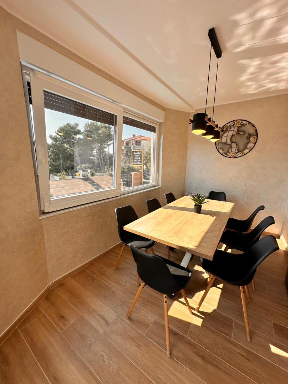 Zdjęcie z galerii obiektu NOEL - three bedroom apartment with pool w mieście Banjole