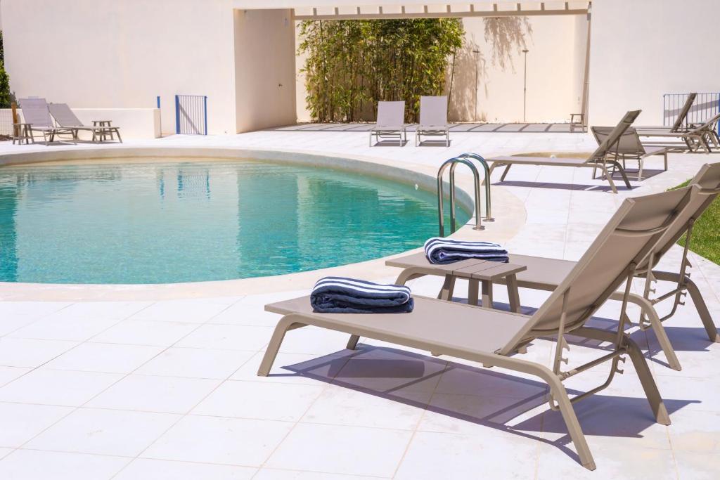 Bazén v ubytování Casas do Forte Remos 5pax by Portugal hideaway nebo v jeho okolí