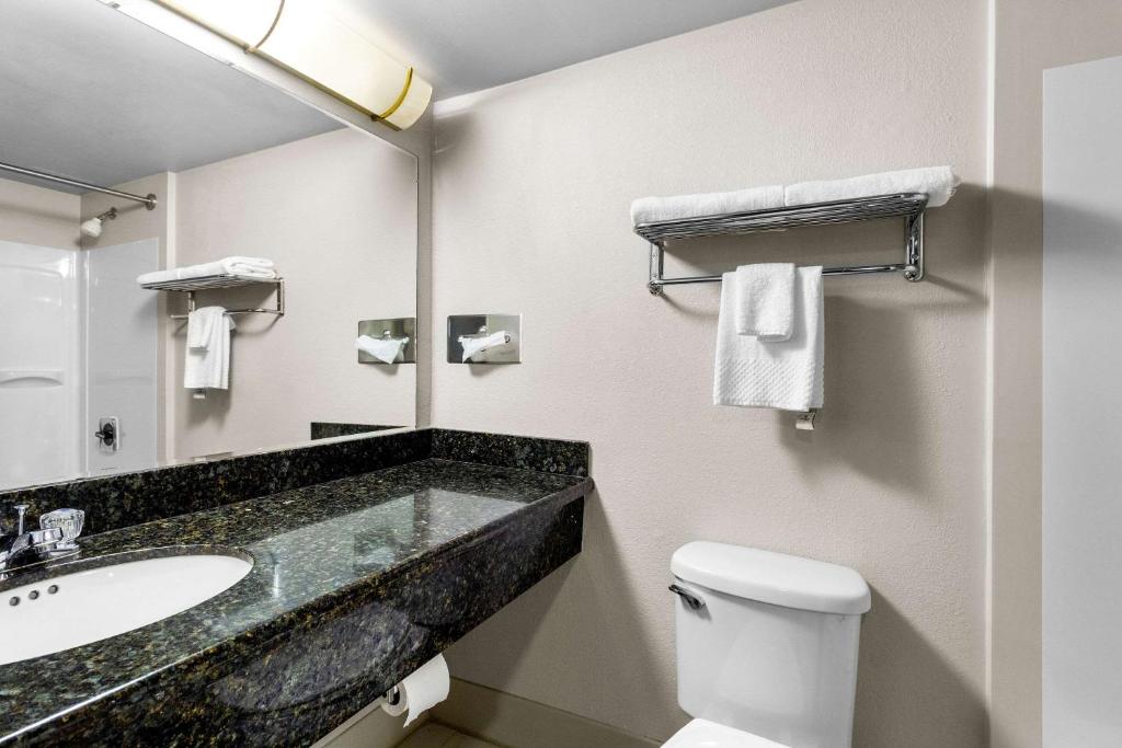 Quality Inn & Suites Altoona photo