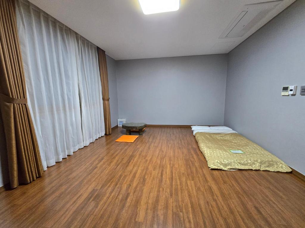 Yeosu Narsha Hotel - Ondol-kamer