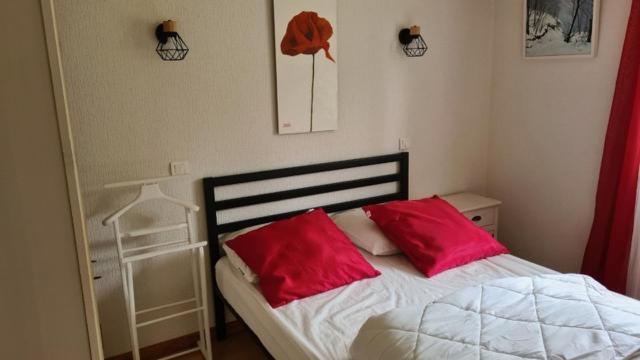 Postel nebo postele na pokoji v ubytování Gîte les écureuils au sein d'une propriété arborée