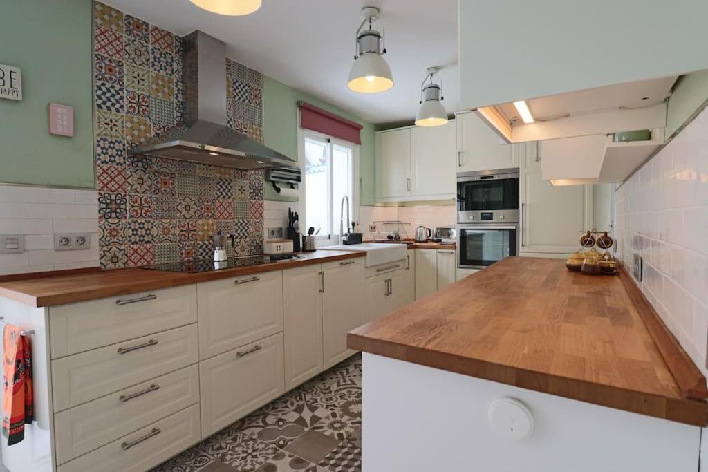 Η κουζίνα ή μικρή κουζίνα στο Adosado Familiar Los Enebros