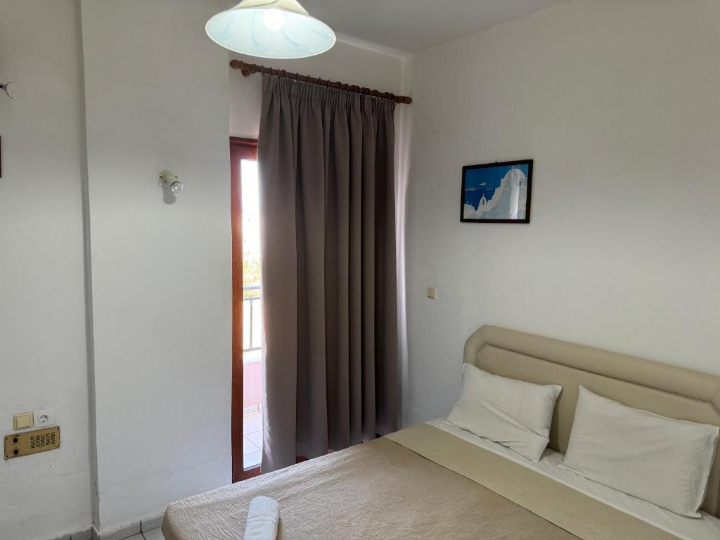Postel nebo postele na pokoji v ubytování Zac & Georgio Studios