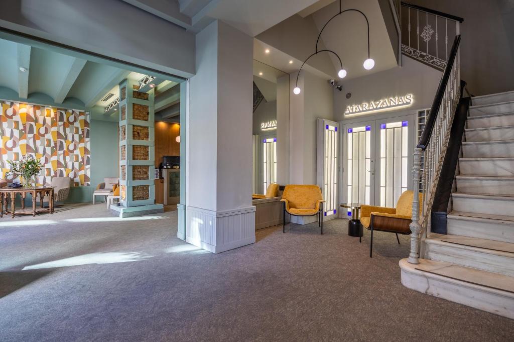 Een zitgedeelte bij Atarazanas Málaga Boutique Hotel
