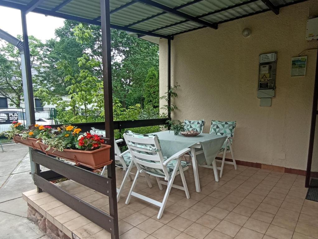 Balkon lub taras w obiekcie Csillag-lak Balatonföldvár