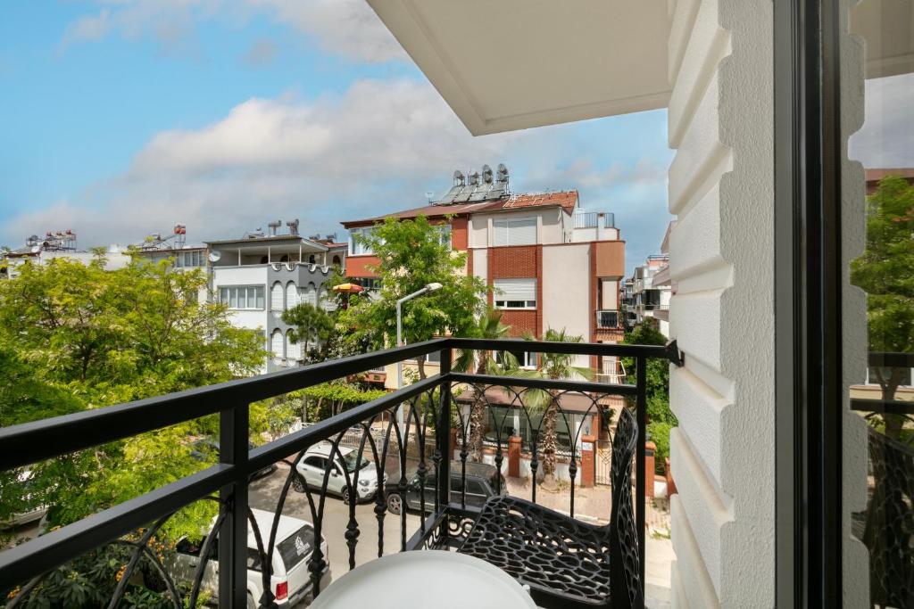 Ella Suites Hotel - 18