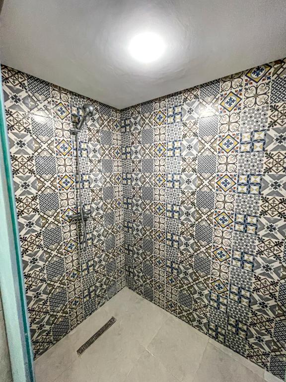 Koupelna v ubytování Riad el wazzania