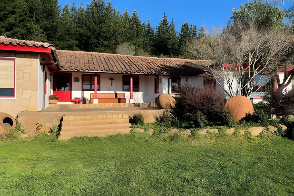 Το κτήριο όπου στεγάζεται  η παραθεριστική κατοικία