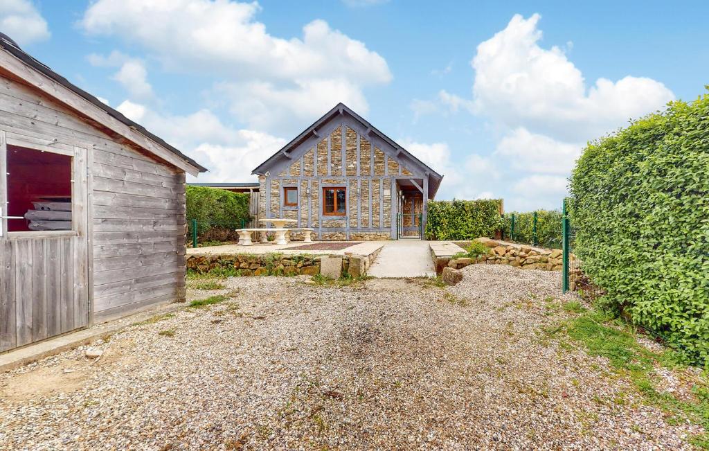 Κήπος έξω από το Gorgeous Home In Malleville-Les-Grès