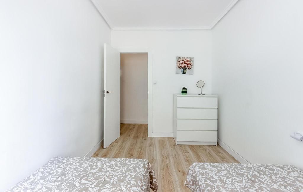 Postel nebo postele na pokoji v ubytování Awesome Apartment In Santa Pola