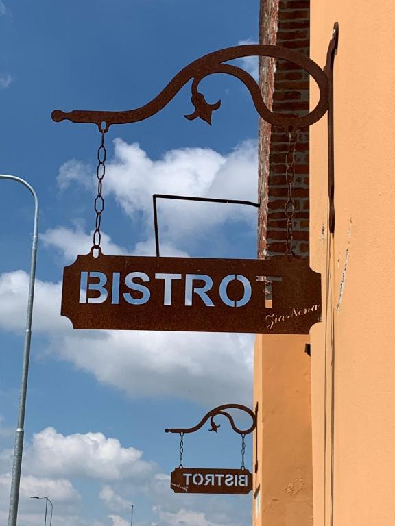 a sign for a bistro on the side of a building at Locanda Bistrot Zia Nena 