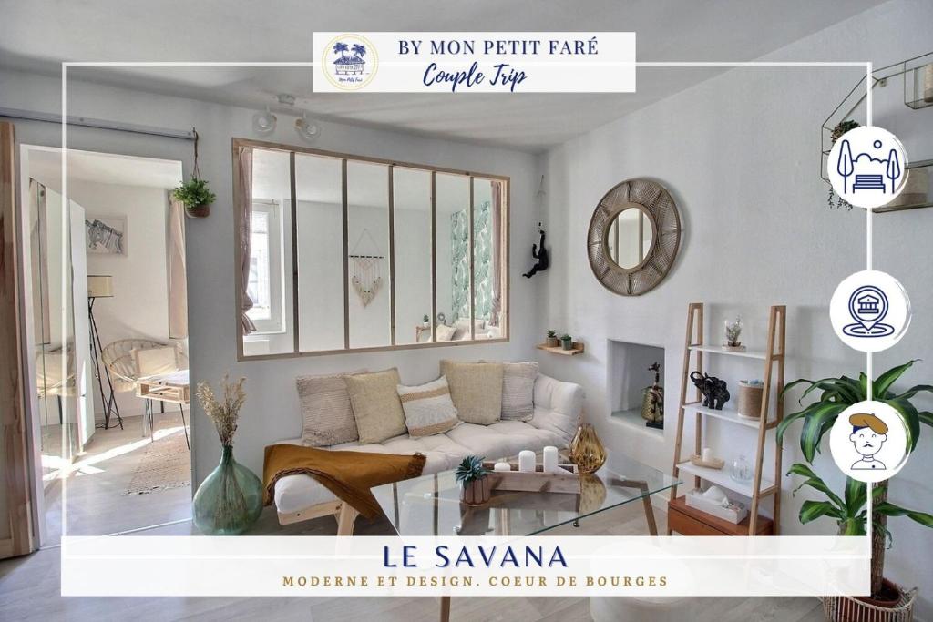 un salon avec un canapé et une table dans l'établissement Le Savana - Rénové & Centre-ville, à Bourges