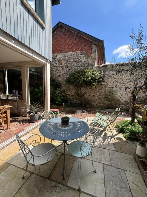 a table and chairs sitting on a patio at Chambres chez l'habitant Capucine in Honfleur