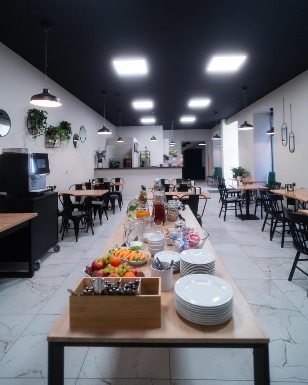 Jedlo v apartmánovom hoteli alebo blízkom okolí