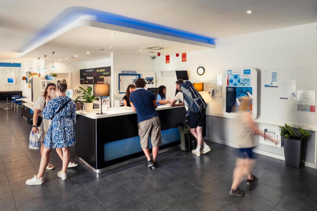 Ibis Budget Málaga Centro - Resim 6