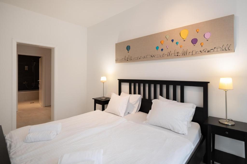 Postel nebo postele na pokoji v ubytování Villa Jolara With Heated Pool - Deluxe Suite 3