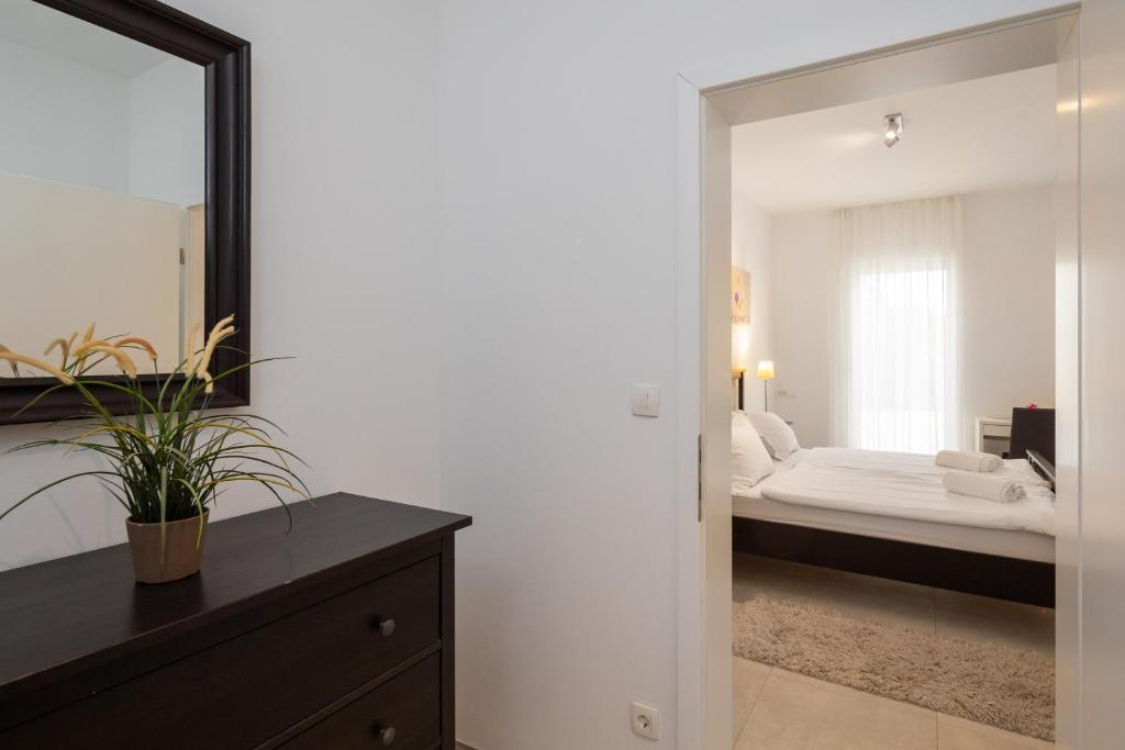 Postel nebo postele na pokoji v ubytování Villa Jolara With Heated Pool - Deluxe Suite 3