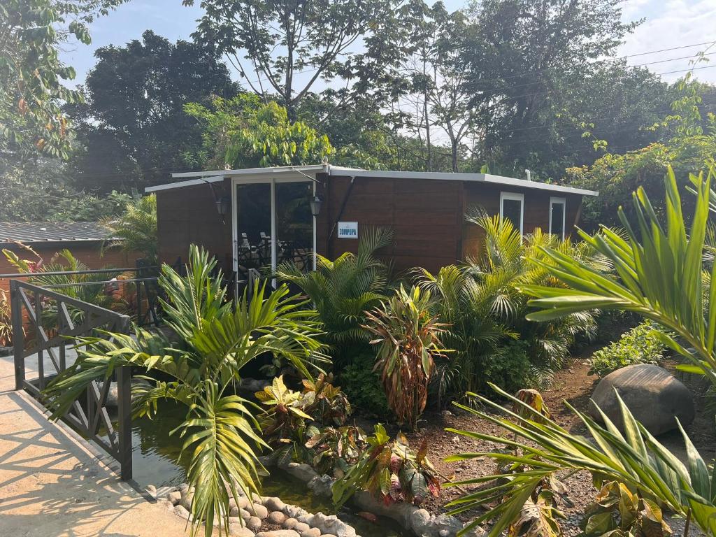 Κήπος έξω από το Gaspar Arenal Volcano