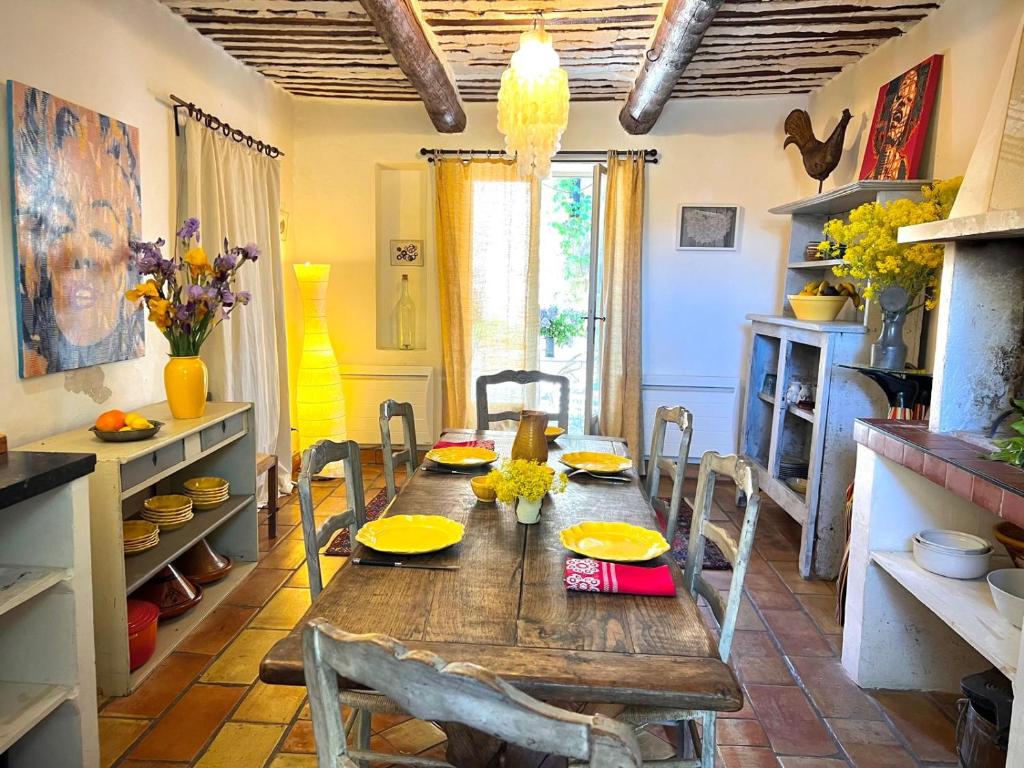 Fotografie z fotogalerie ubytování lamaisondartistes v destinaci Gargas