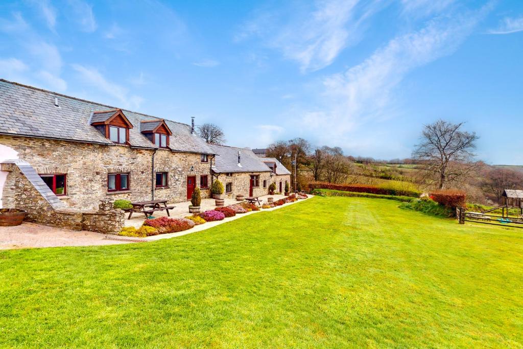 Kiri and Norton joint booking, Dulverton (updated prices 2024)