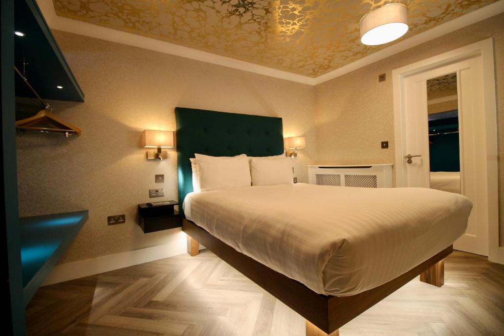a bedroom with a large bed in a room at The California - London Kings Cross in London