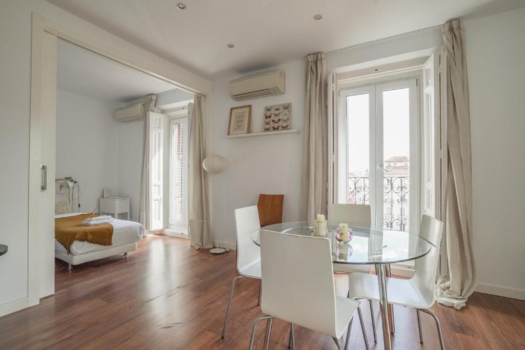 Bright and cozy-2Bedrooms 1Bathroom-Chueca