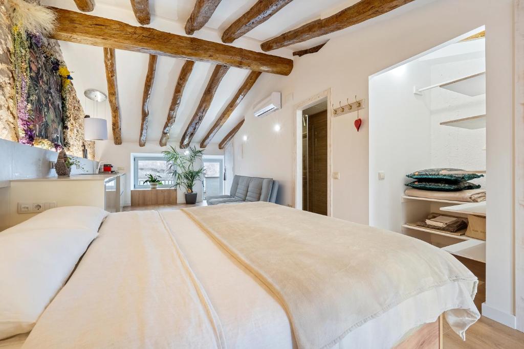 a bedroom with a large bed in a room at el Nido 14 in Hospitalet de l'Infant