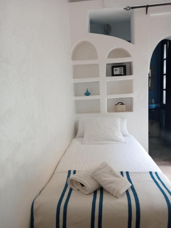 Postel nebo postele na pokoji v ubytování Le riad de l'étoile ocre - COTG