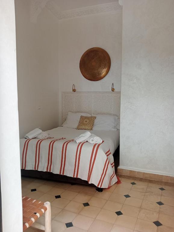 Postel nebo postele na pokoji v ubytování Le riad de l'étoile ocre - COTG