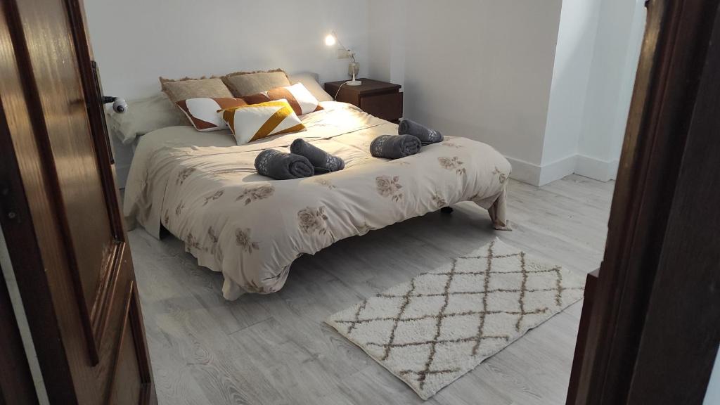 a bedroom with a bed with pillows on it at Apartamento Orereta near San Sebastián in Rentería