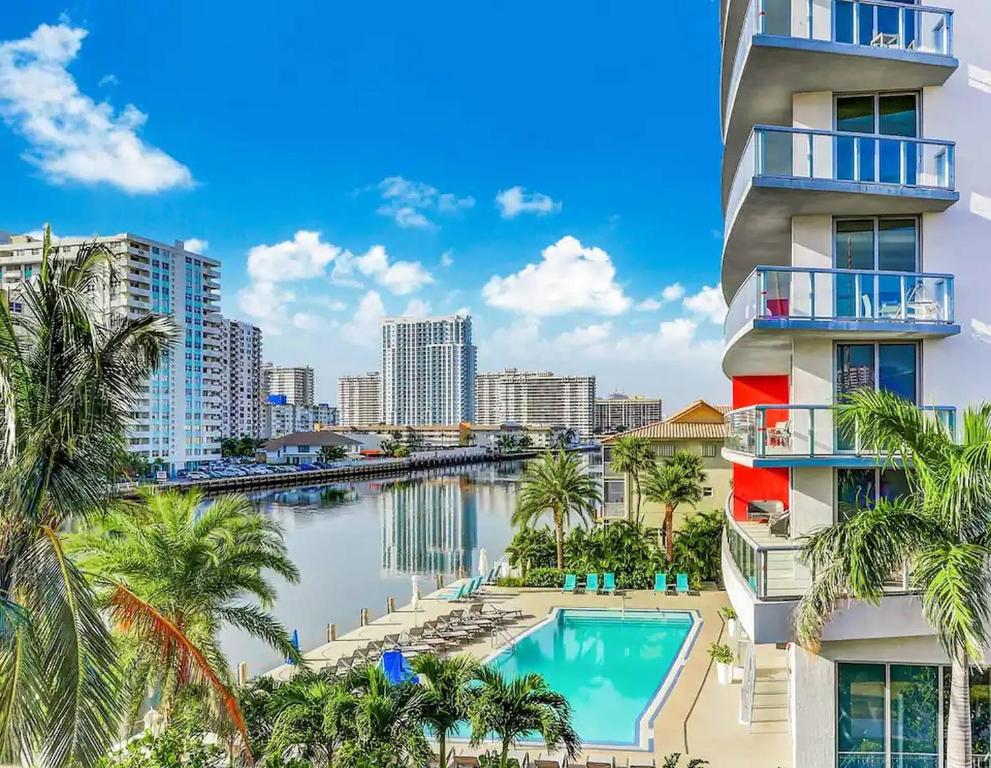 Photo inspiration: Luxury Penthouse Residences With Private Patio Access Reference: Top Floor Luxury Penthouse With Private Roof Deck Hallandale Beach