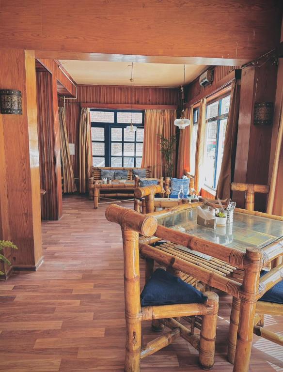 a living room with a table and benches at Drifters Inn - The Hidden Tribe in Manāli