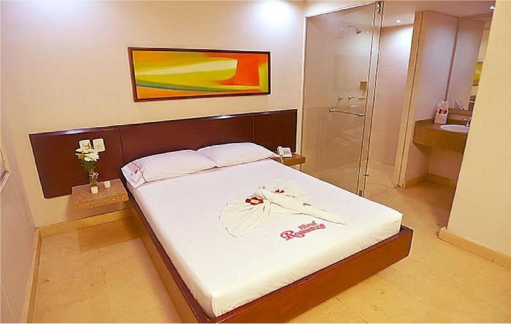 Postel nebo postele na pokoji v ubytování Hotel Romanza