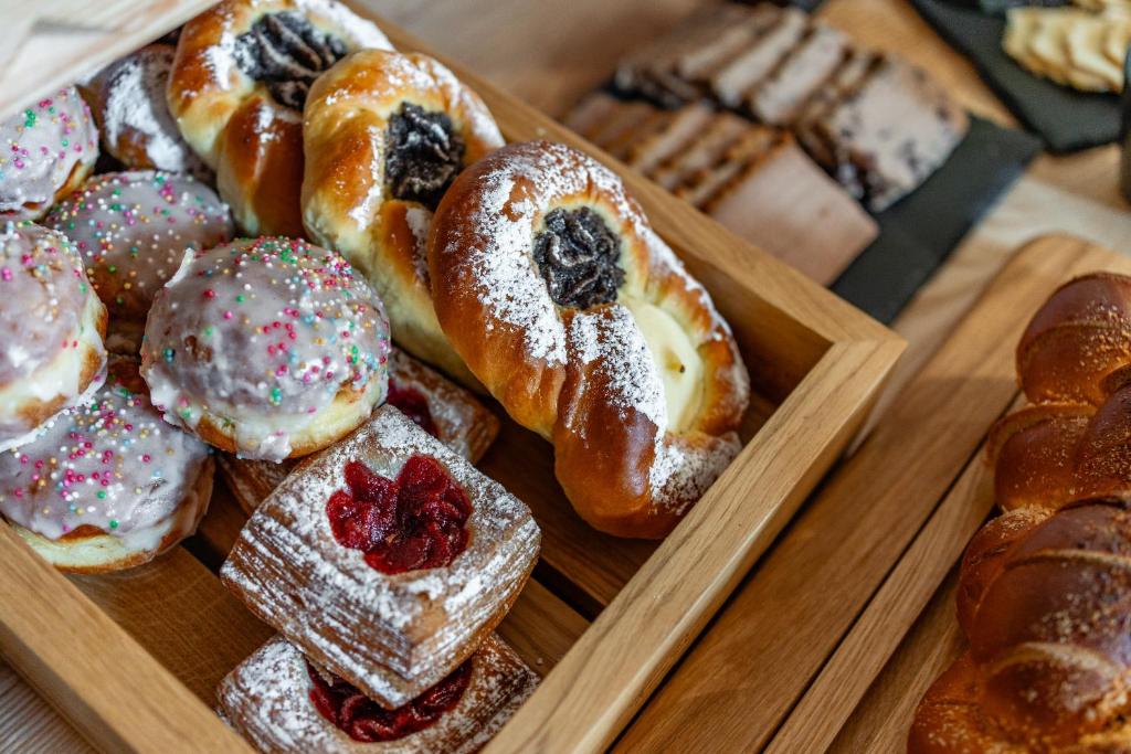 Jedlo v ubytovaní bed & breakfast alebo blízkom okolí
