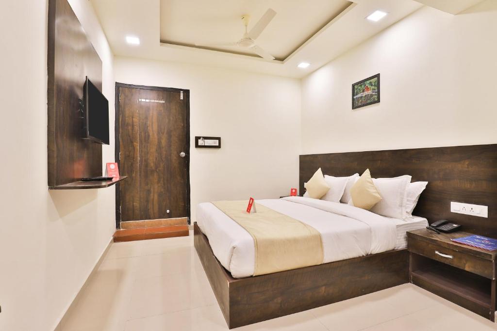 Posteľ alebo postele v izbe v ubytovaní OYO Flagship Hotel Kajri