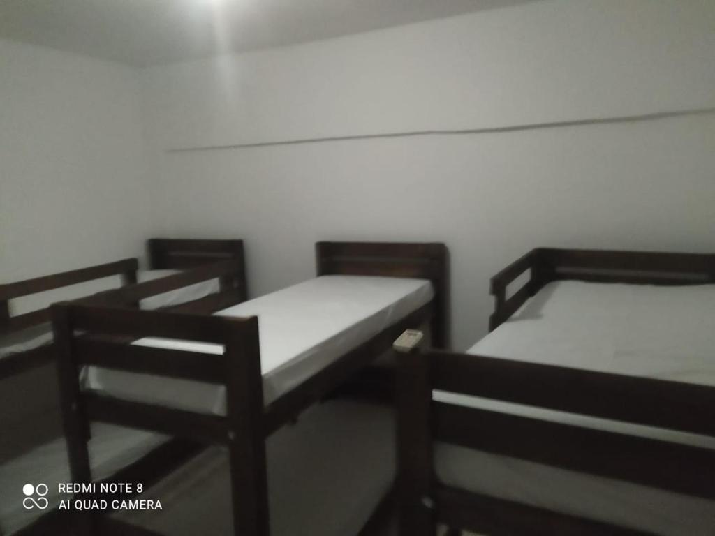 Katil dua tingkat atau katil-katil dua tingkat dalam bilik di Hostel Pantanal Experience - Pantanal n' Bonito Tours